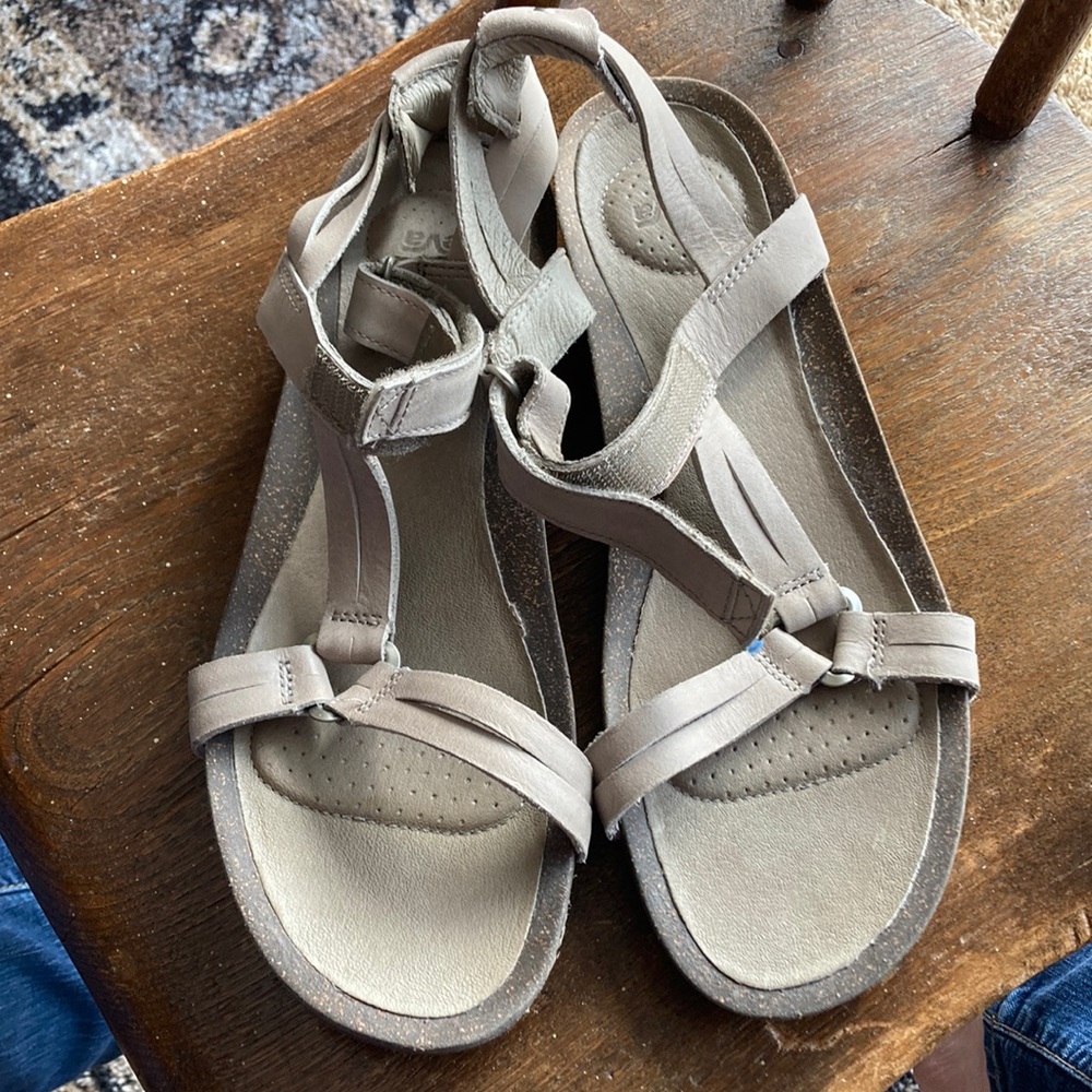Teva size 10 Beige shoes